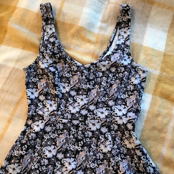 Beautiful Lauren Conrad Sundress - Picture 4 of 6